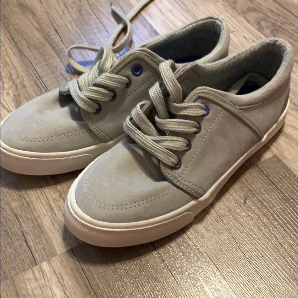 NWOT cat and jack boy shoes